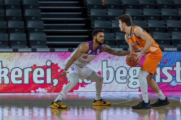 雇马雷斯卡 雇马雷斯卡