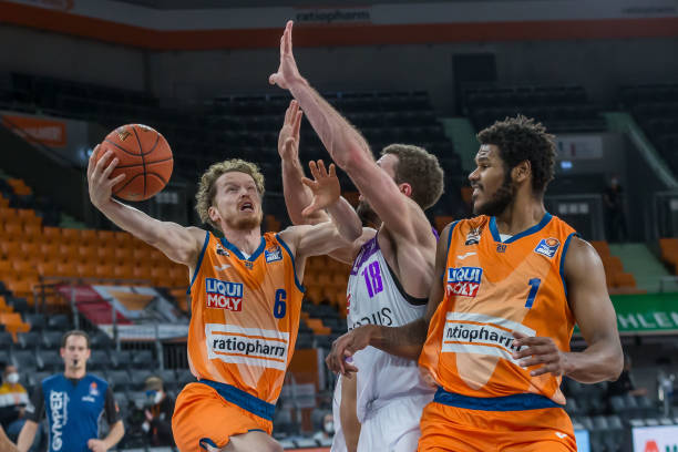 一个巨大激 一个巨大激