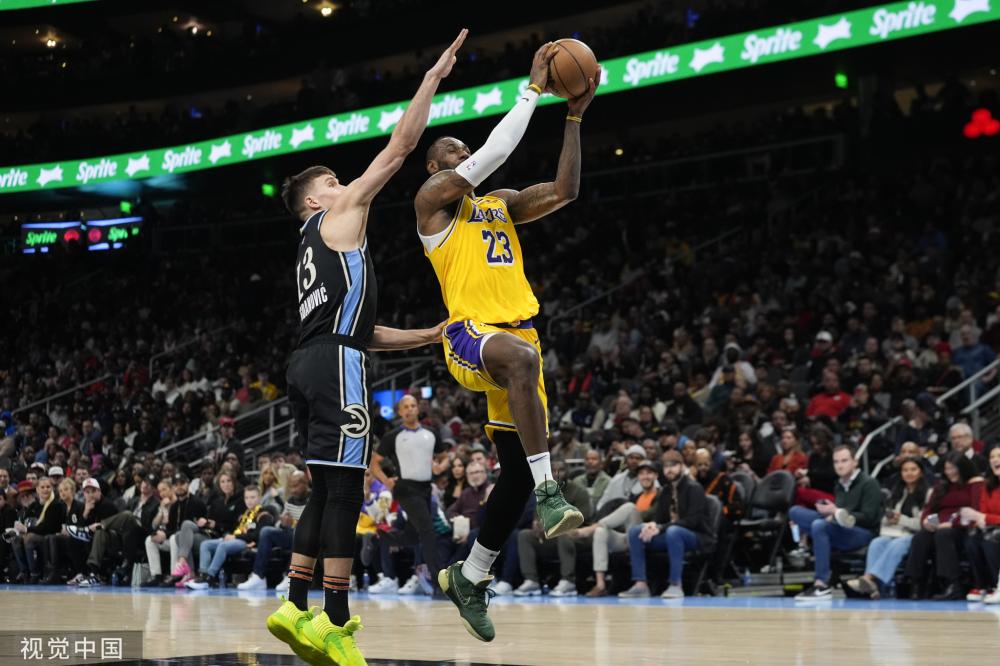 而在一场激 而在一场激